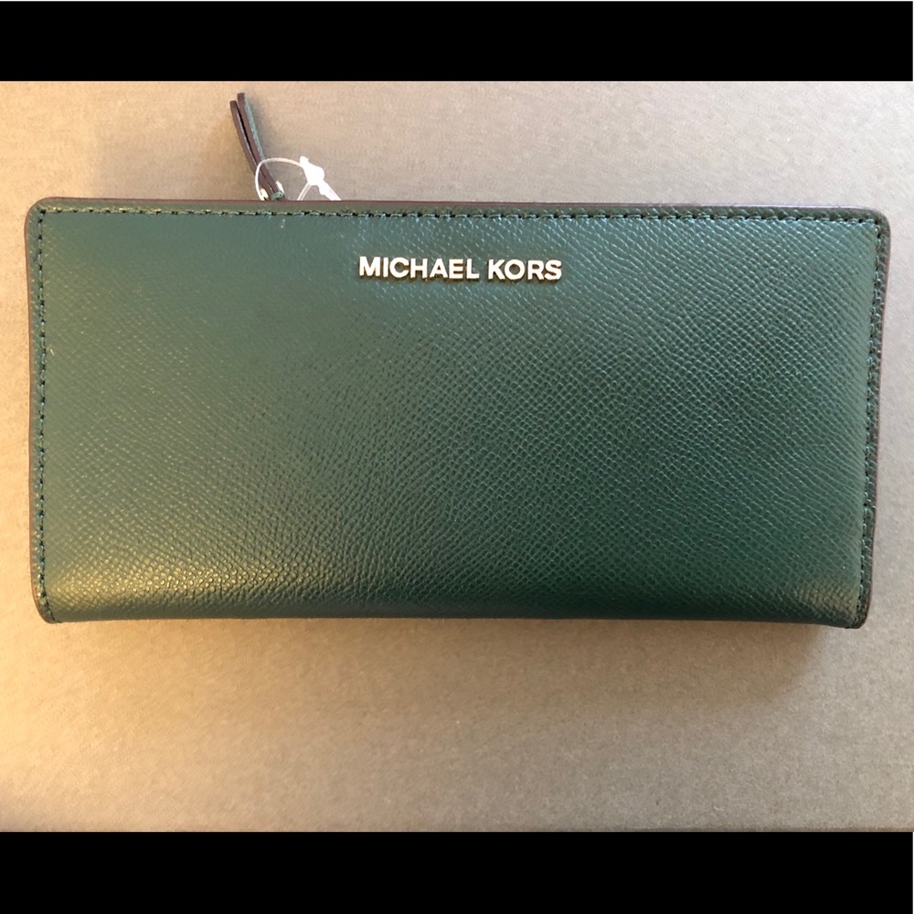 🚨SOLD 🚨 Michael Kors Emerald Wallet
